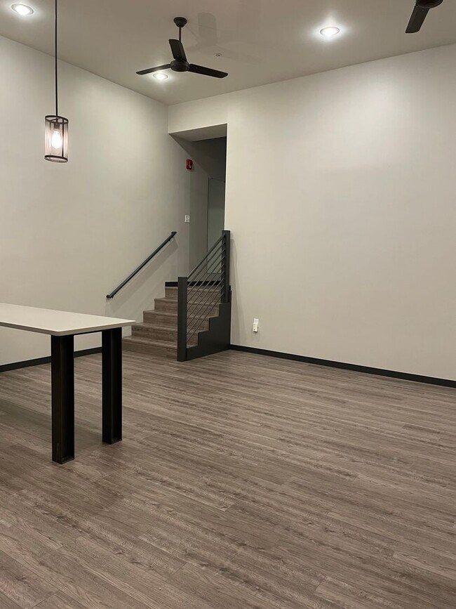 403 W Norfolk Ave Unit 205