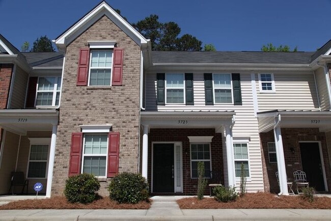 Building Photo - Bent Creek Town Home