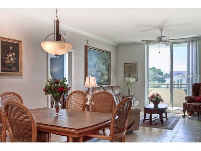 Photo - 800 N Tamiami Trail Unit 303