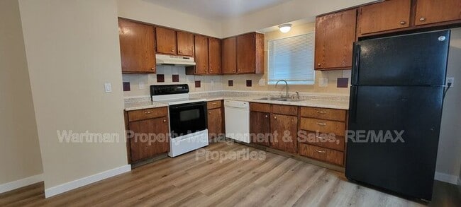 Photo - 1225 N Chestnut St