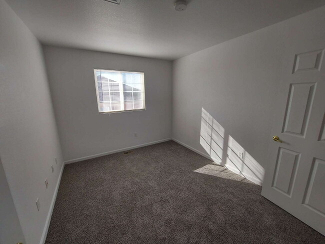 Photo - 4 Bed 2 Bath Split Level In Aurora!