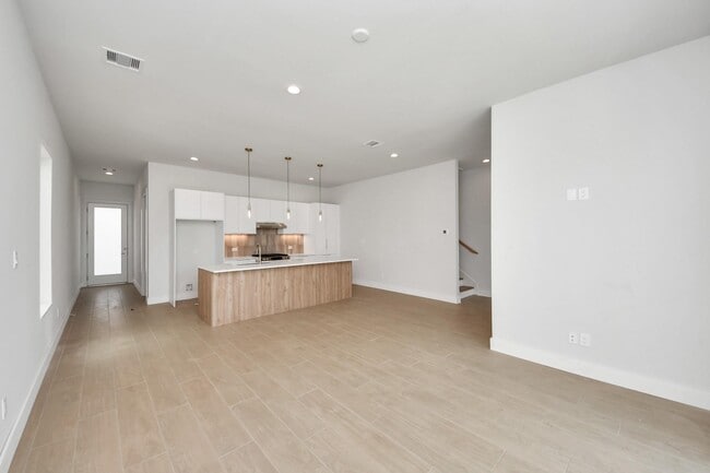 Photo - 3004A Ventas Dr