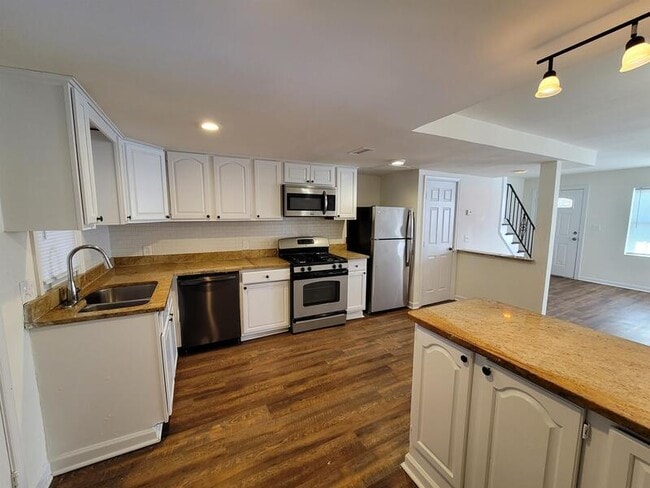 Photo - 5215 Wasena Ave