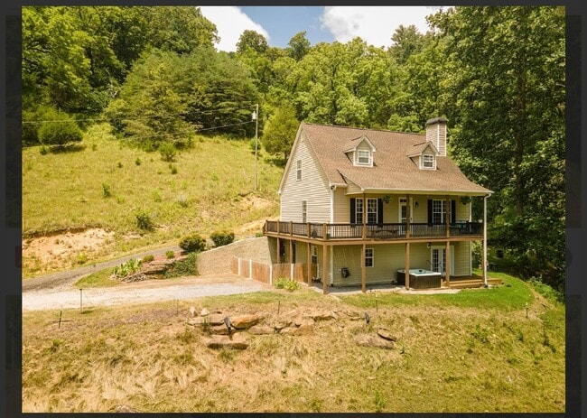 Building Photo - Beautiful 3/3 home in Caney Fork area.