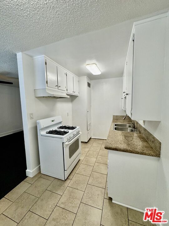 Building Photo - 4115 W Century Blvd Unit 5