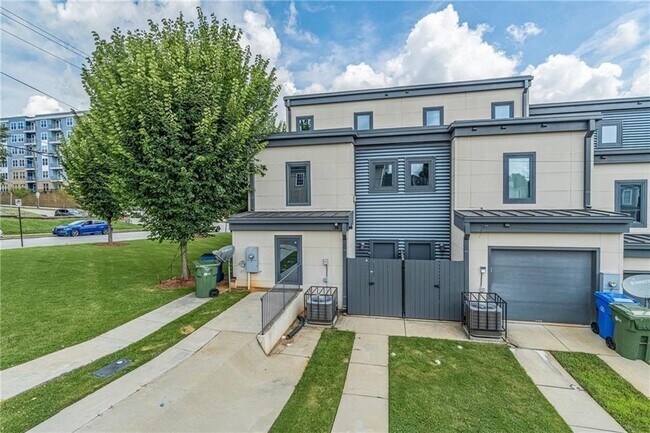 Photo - 472 Martin St SE