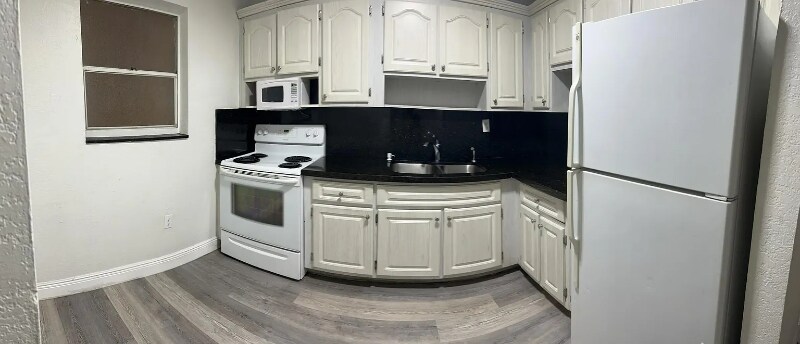 Photo - 1855 W 60th St Unidad 312