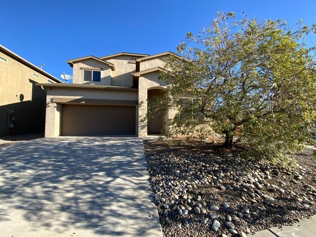 Building Photo - 4 Bedroom Home Available Near Golf Course ...