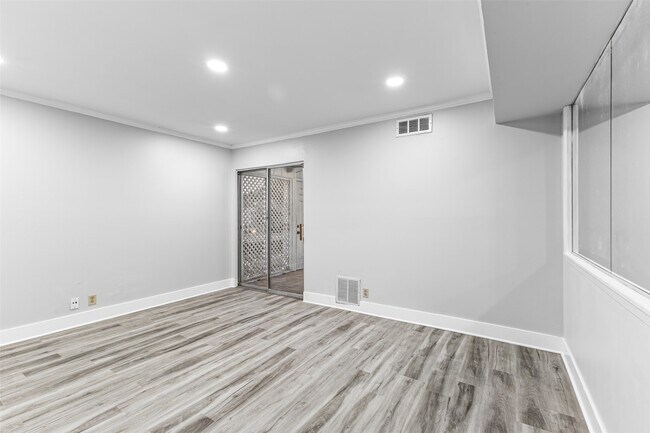 Photo - 2501 Marilee Ln Unit 4
