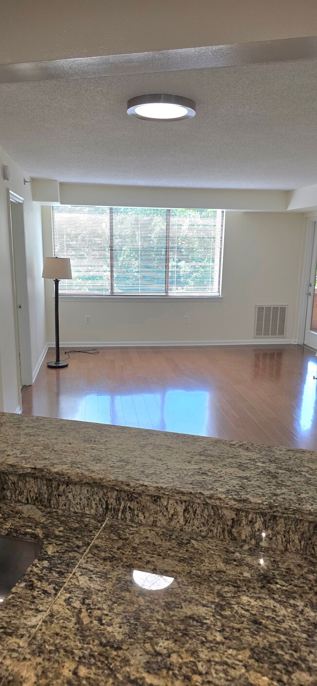 Building Photo - 10101 Grosvenor Pl Unit 10101 #520