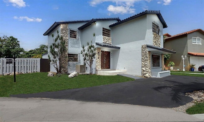 Building Photo - 917 SW 135th Ct