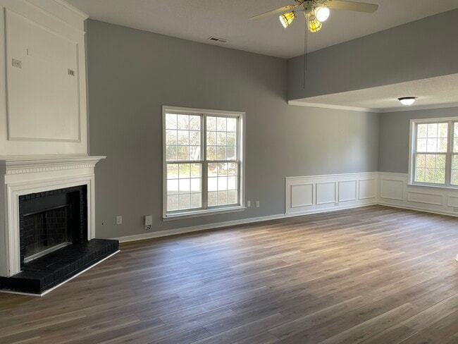 Photo - 313 N Water's Edge Dr