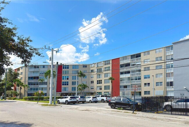 Building Photo - 1475 NE 125th Terrace Unit 408H