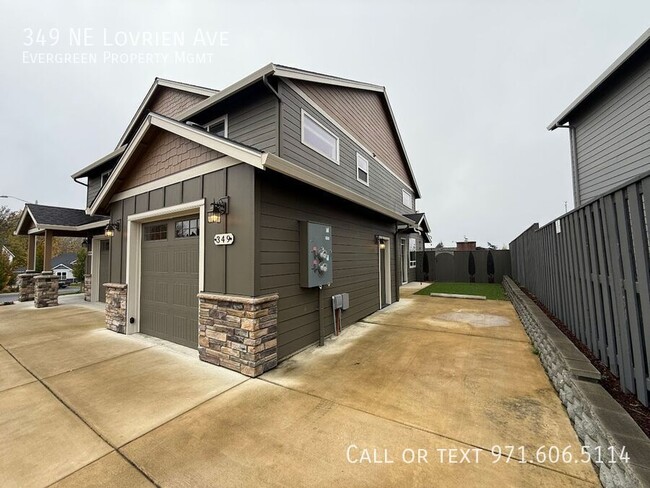 Photo - 349 NE Lovrien Ave