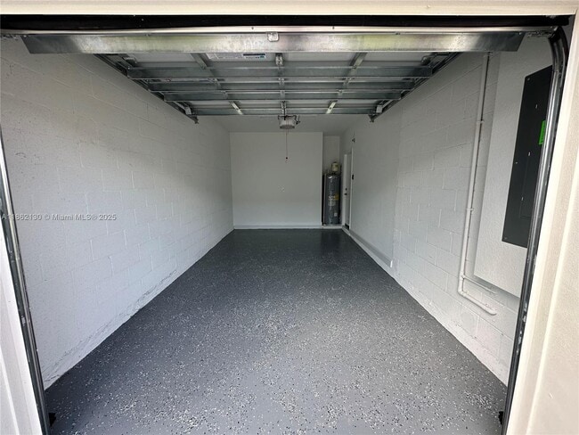 Building Photo - 402 SE Crossoak Ln Rental