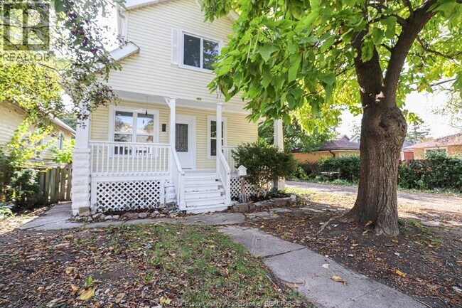 Photo - 459 Ellis St W