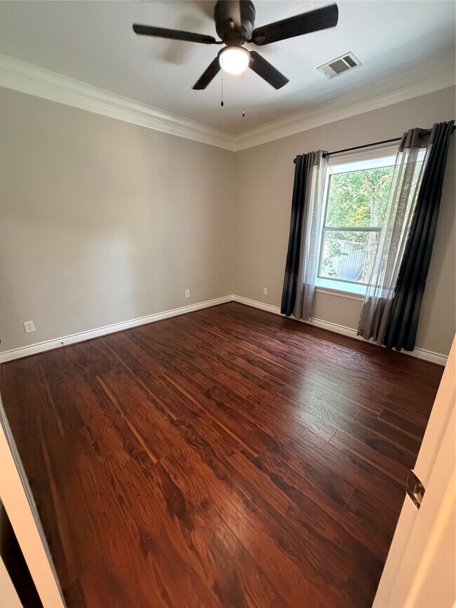Photo - 1523 Glen Oaks Dr