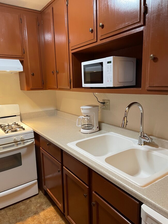 Photo - 201 - 205 W Devonshire Ave