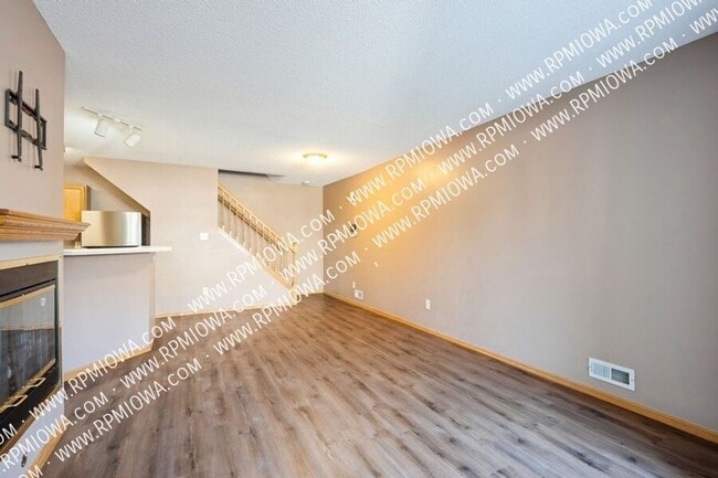 Photo - 1321 SE Delaware Ave