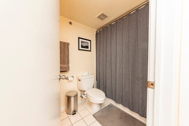 Photo - 500 S Clinton St Unidad 510