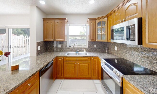 Building Photo - 8422 SW 44th Pl Rental