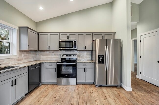 Photo - 627-629 Prescott Ave