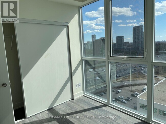 Photo - 180 Fairview Mall Dr Unité 1812