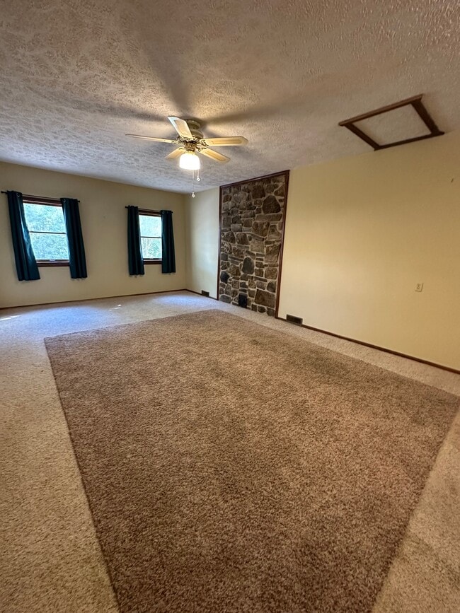 Photo - 905 Honeysuckle Ave