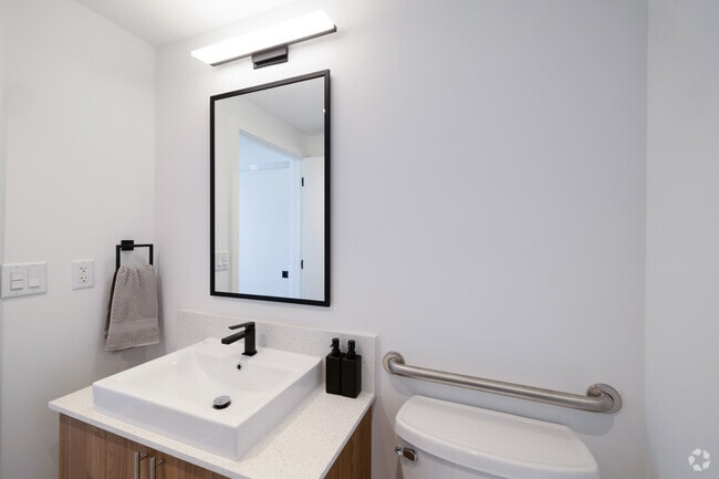 Studio - 400SF - Bathroom