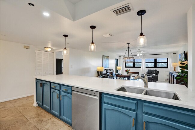 Photo - 3200 Port Royale Dr N Unit 809