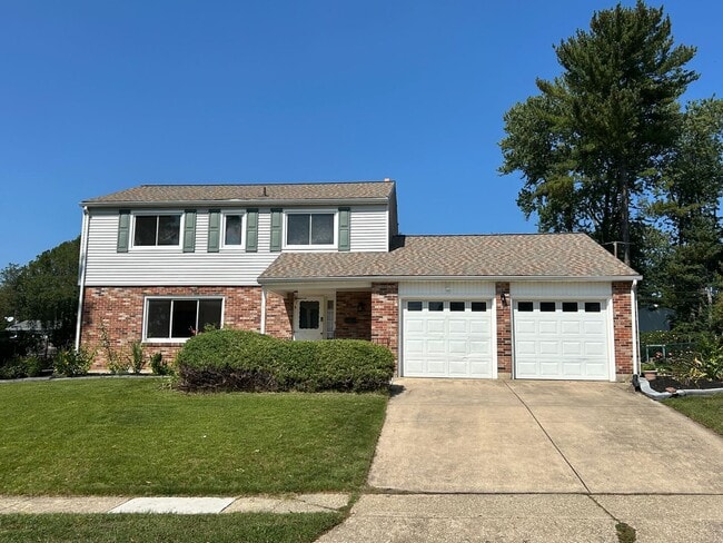 Building Photo - 118 Country Club Dr