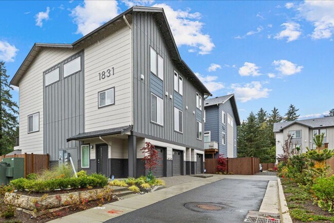Building Photo - New Construction 2-Bed Townhome Near Boein...