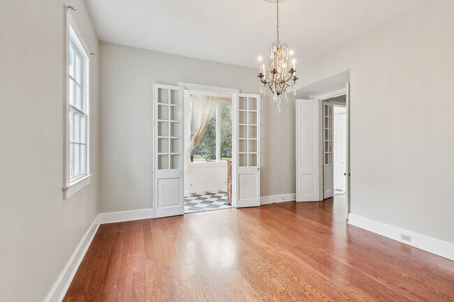 Photo - 523 Turquoise St