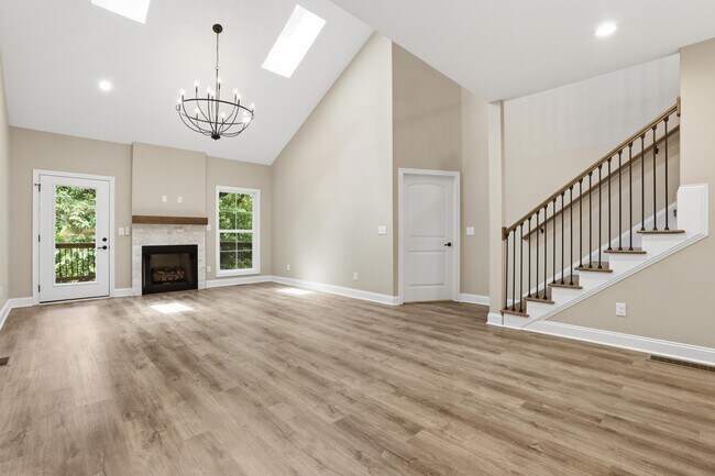 Photo - 238 Sugartree Ln