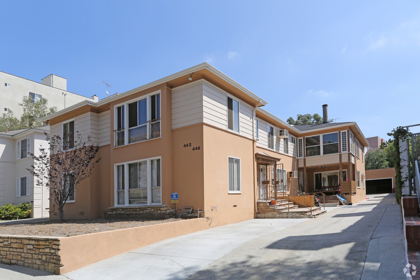 Photo - 442-446 Kelton Ave Apartments