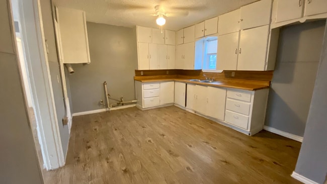 Photo - 122 Avenue V