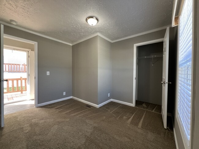 Photo - 53 Sugar Maple Dr