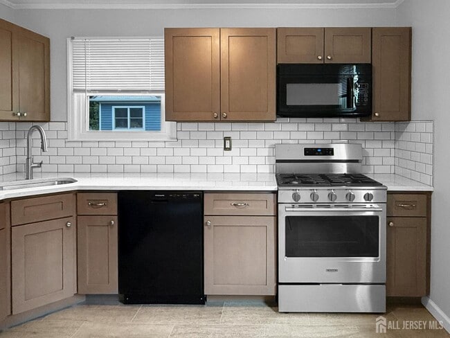 19 Van Buren Ave