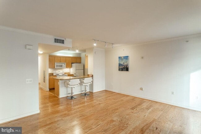 Photo - 616 E St NW