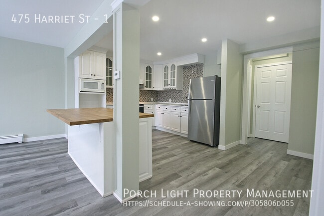 Photo - BEAUTIFUL 2 Bedroom Main floor with parking and private laundry Unit 1