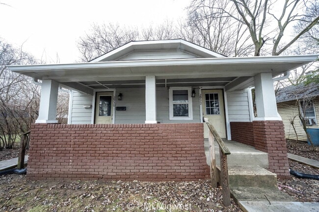 Building Photo - 2932 N Dearborn St Unit B