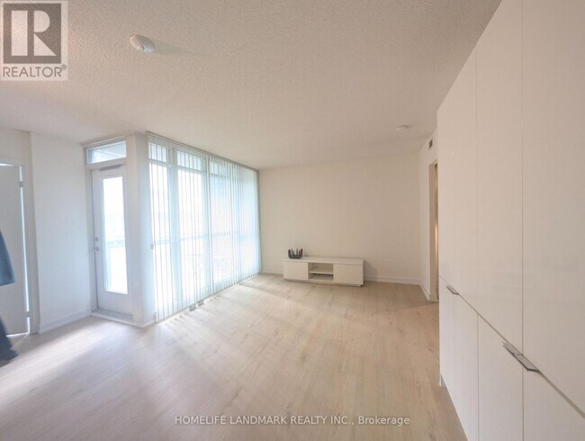 Photo - 15 Iceboat Terr Unit 931