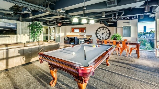 Photo - 335 W 9th St Unidad 429