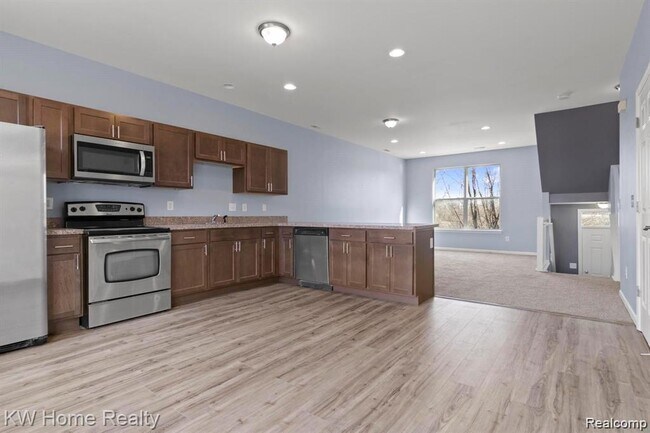 Photo - 7637 Woodward Ave
