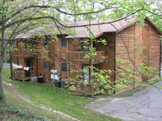 Building Photo - 204 Laurel Cir Dr