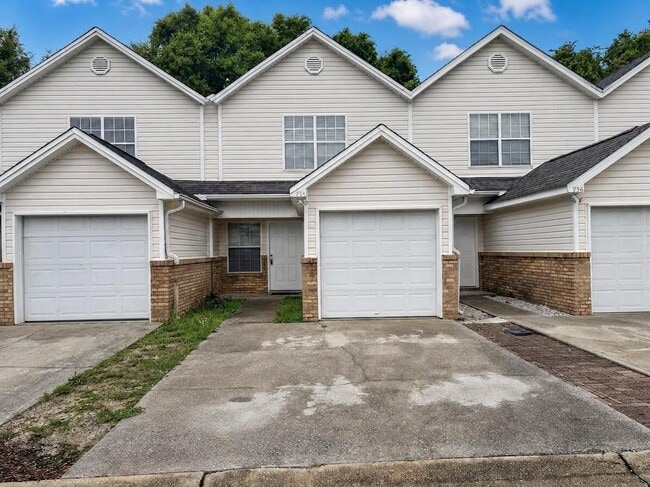 Building Photo - 954 Scenic Oak Ln