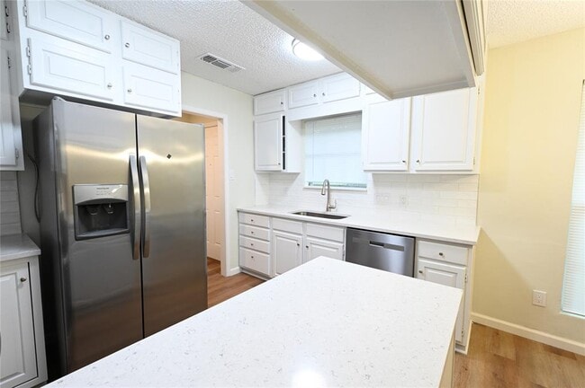 Photo - 9715 Oak Hollow Dr