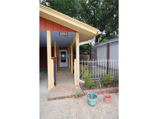 Building Photo - 1700 W 30th St Rental