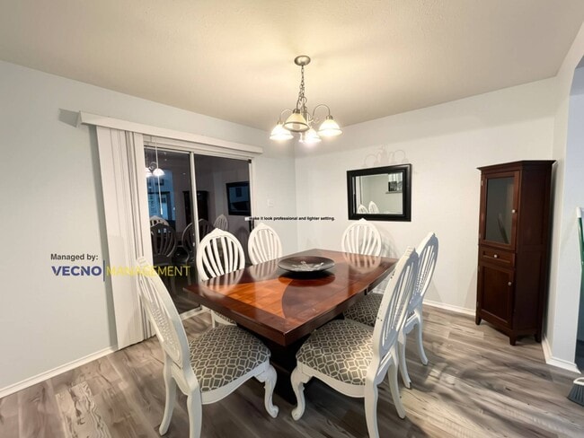 11922 Meadow Wells