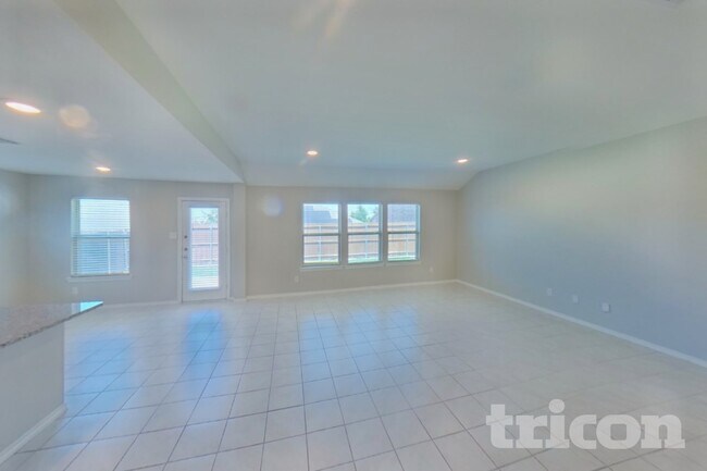 Photo - 1002 Meadow Wood Ln